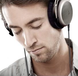 5 Deals You Need to Know Today: Save $650 on a Set of Super Luxurious Headphones!